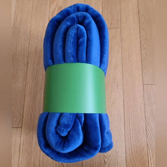 Kate Spade Blue Twin Sized Blanket - Picture 6 of 6